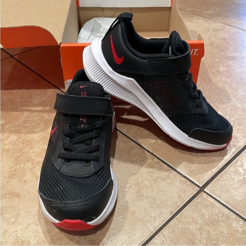 Nike size 11 Downshifter 11